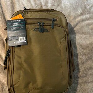 Briggs & Riley Excursion convertible brief